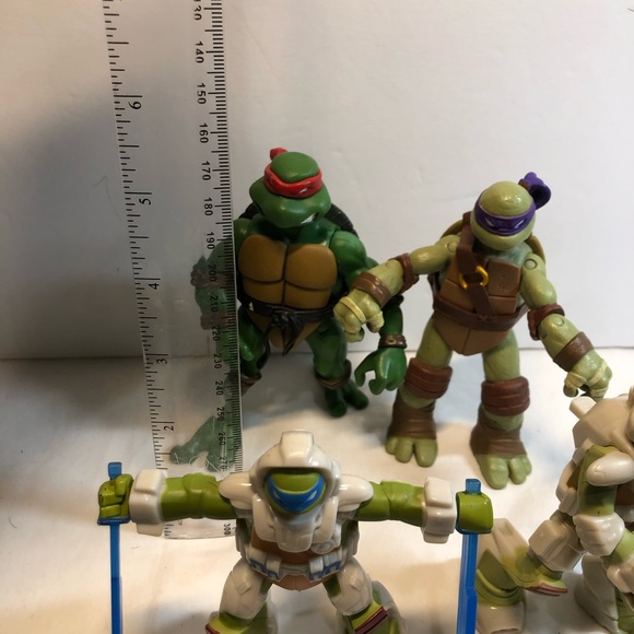 Lot Of 15 Assorted Teenage Mutant Ninja Turtles TMNT 2002-2012 - Picture 7 of 11